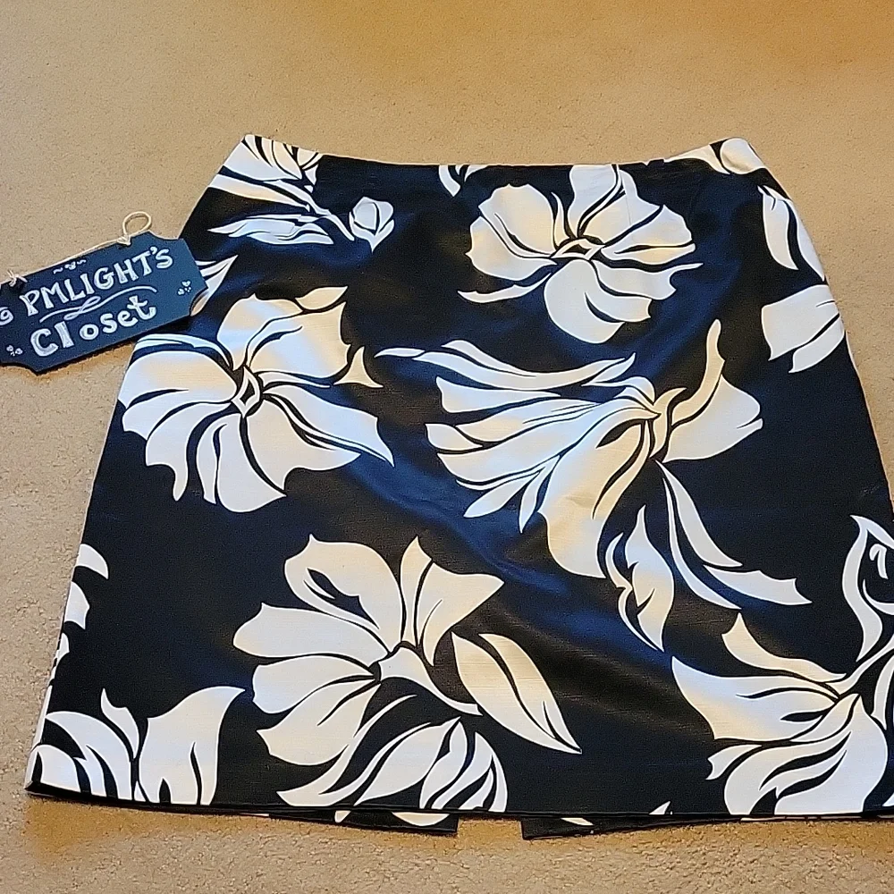 Birch Hill Floral Skirt 14 Black White